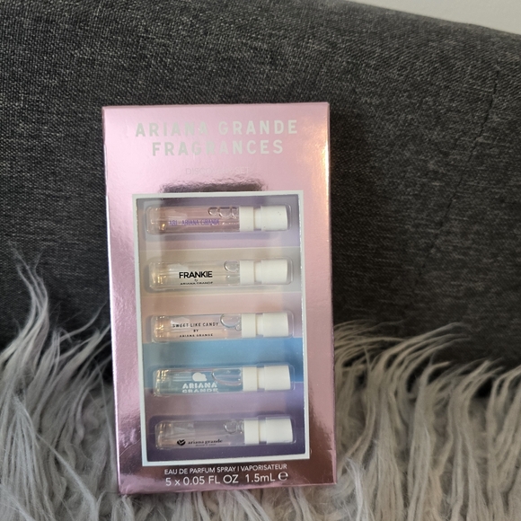 Ariana Grande Fragrance Discovery Set - Samples - Picture 2 of 4